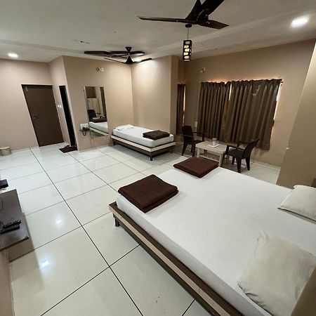 Hotel Bluediamond Bardoli Buitenkant foto