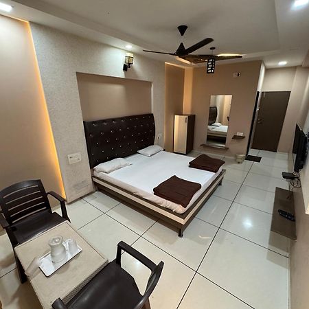 Hotel Bluediamond Bardoli Buitenkant foto