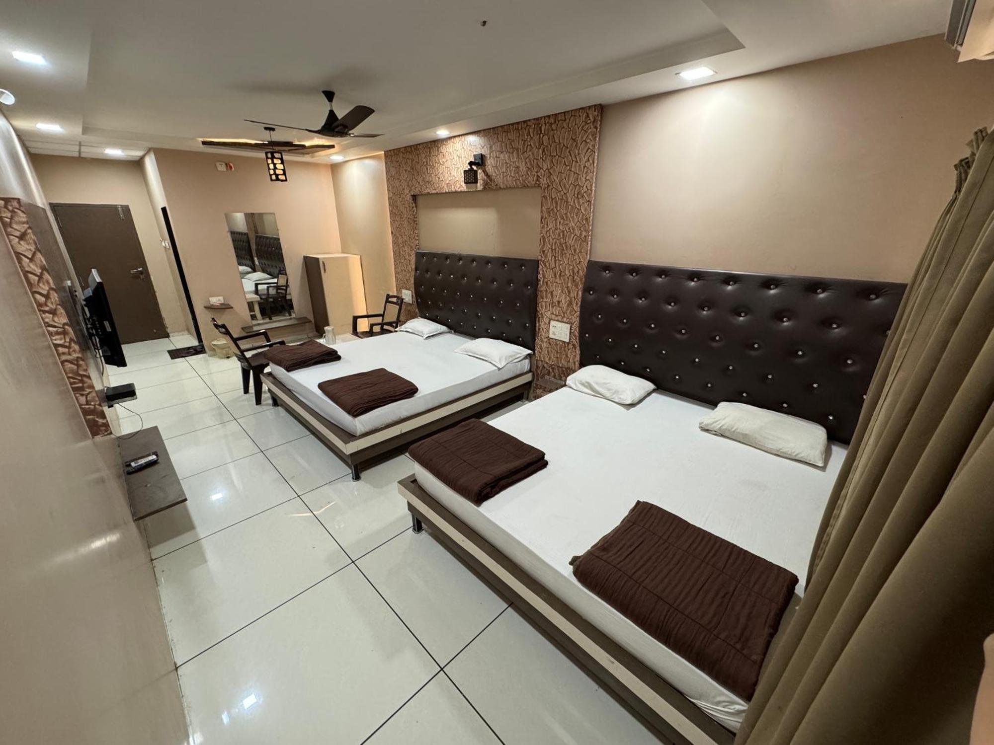 Hotel Bluediamond Bardoli Buitenkant foto