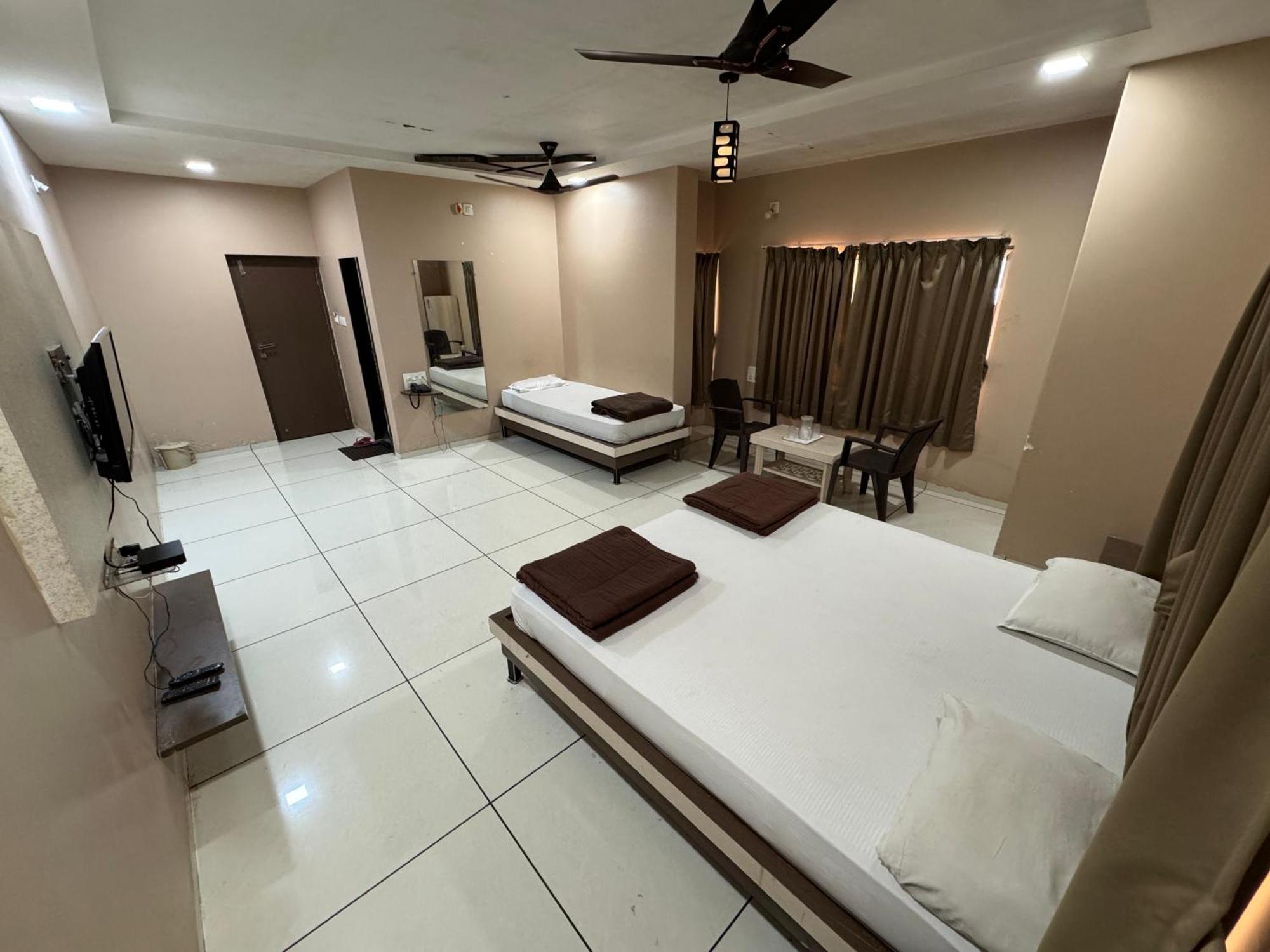 Hotel Bluediamond Bardoli Buitenkant foto