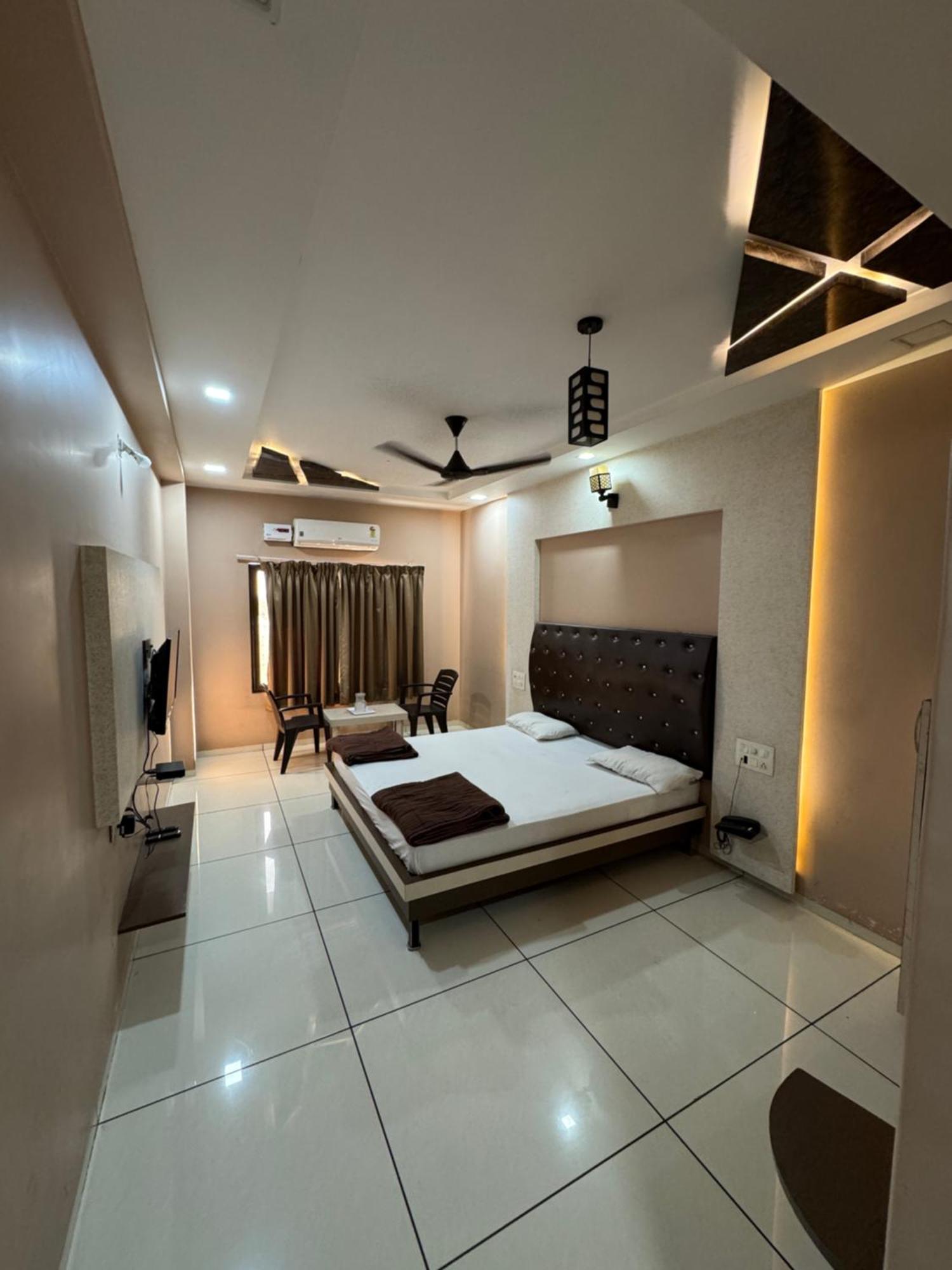Hotel Bluediamond Bardoli Buitenkant foto