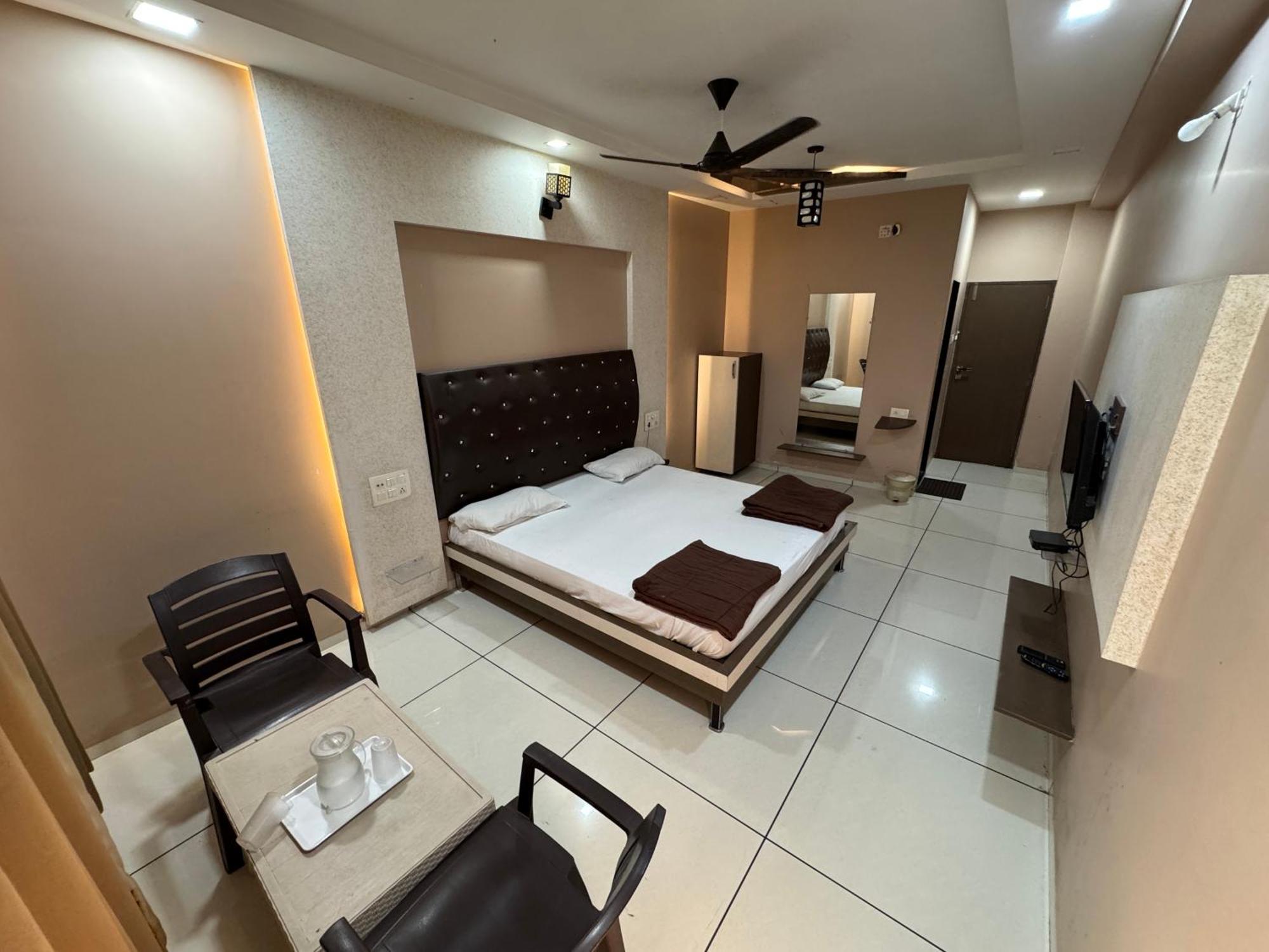 Hotel Bluediamond Bardoli Buitenkant foto